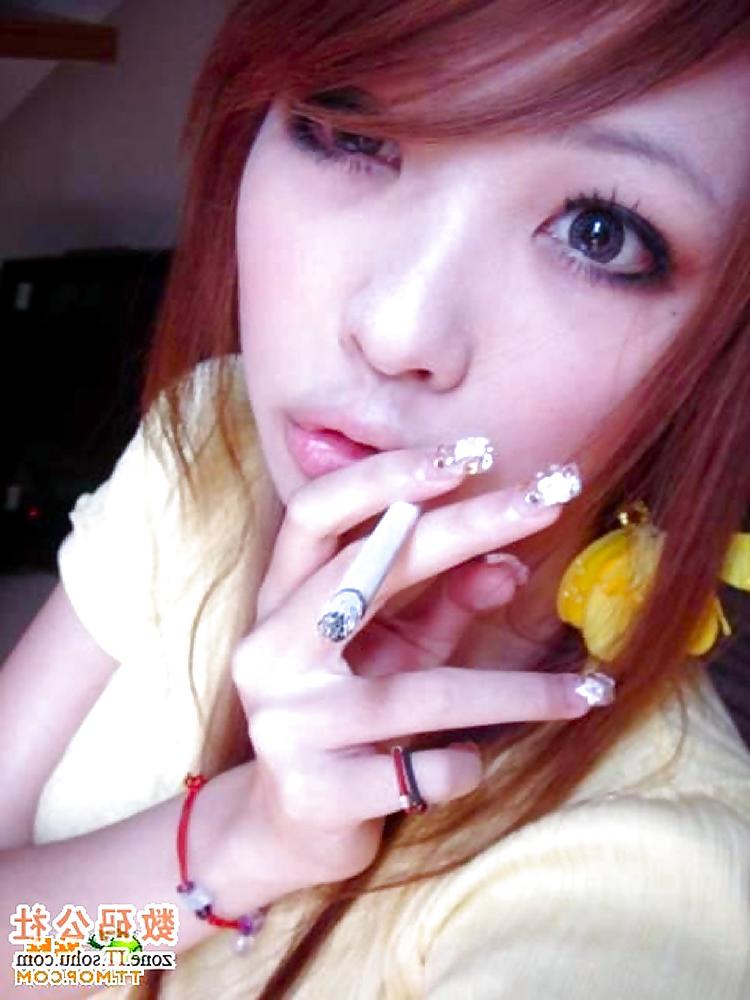 25P Rauchende asiatische schoenheiten - smoking fetish asian 2
