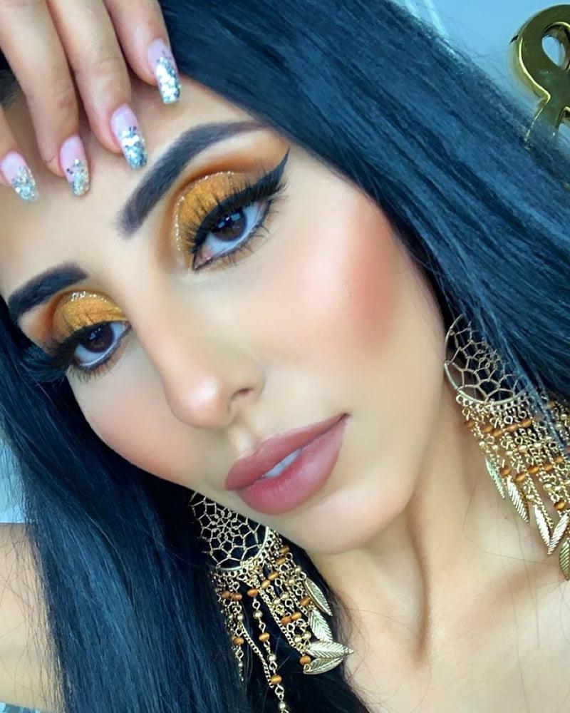 25P Makeup fetish 65