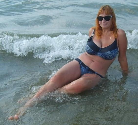 7P Mature lady