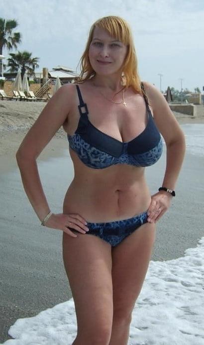 7P Mature lady