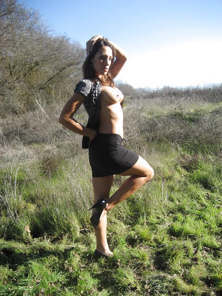 25P Brunette nature