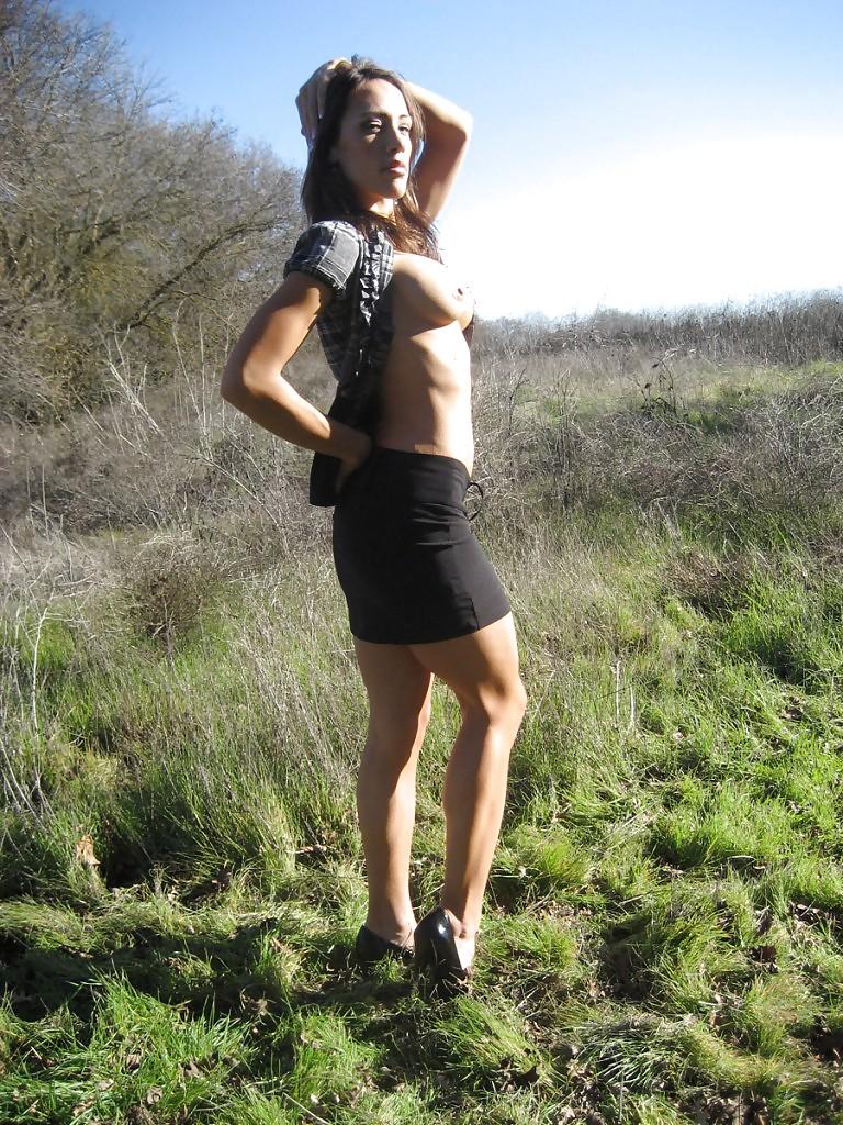 25P Brunette nature