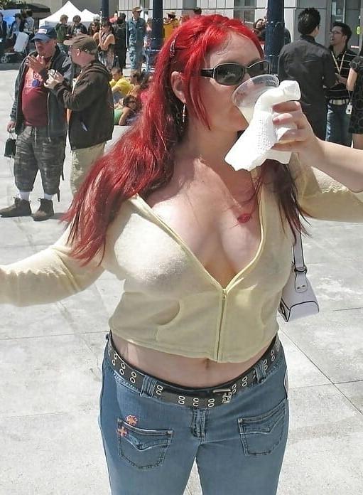 20P Mature ladies braless cleavage pokies 122
