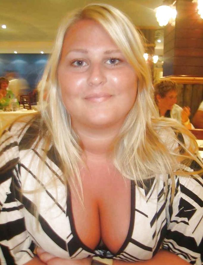 23P Nice Cleavage
