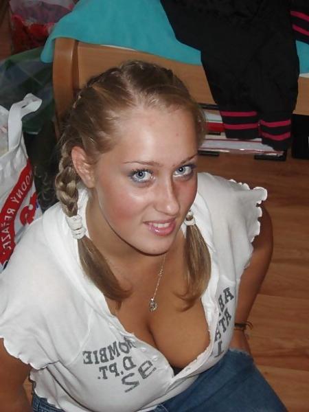 23P Nice Cleavage
