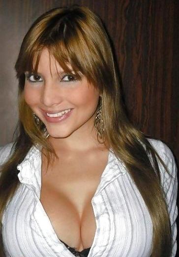 23P Nice Cleavage