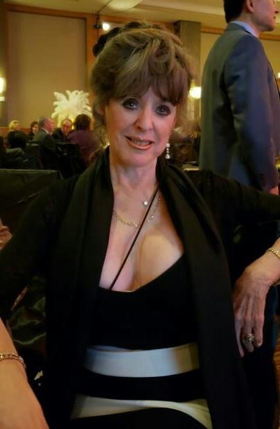 20P Mature ladies braless cleavage pokies 121