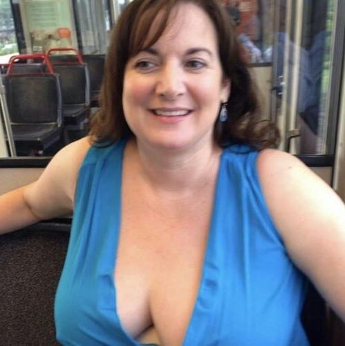 20P Mature ladies braless cleavage pokies 121