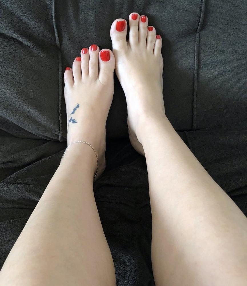 9P Foot fetish