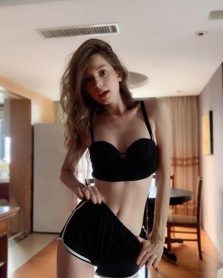 25P Gorgeous Woman#4