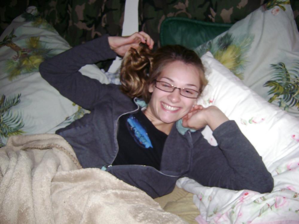 25P Young Amater Nerdy Girlfriend