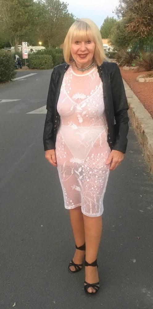 22P Sexy mature lady