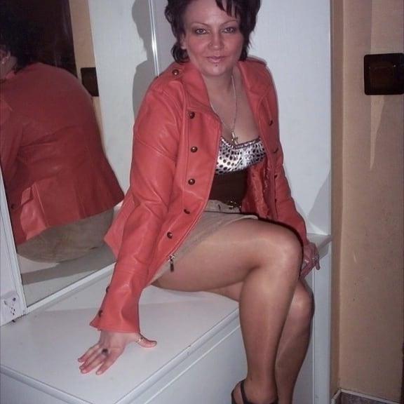 25P Granny Cleavage 21
