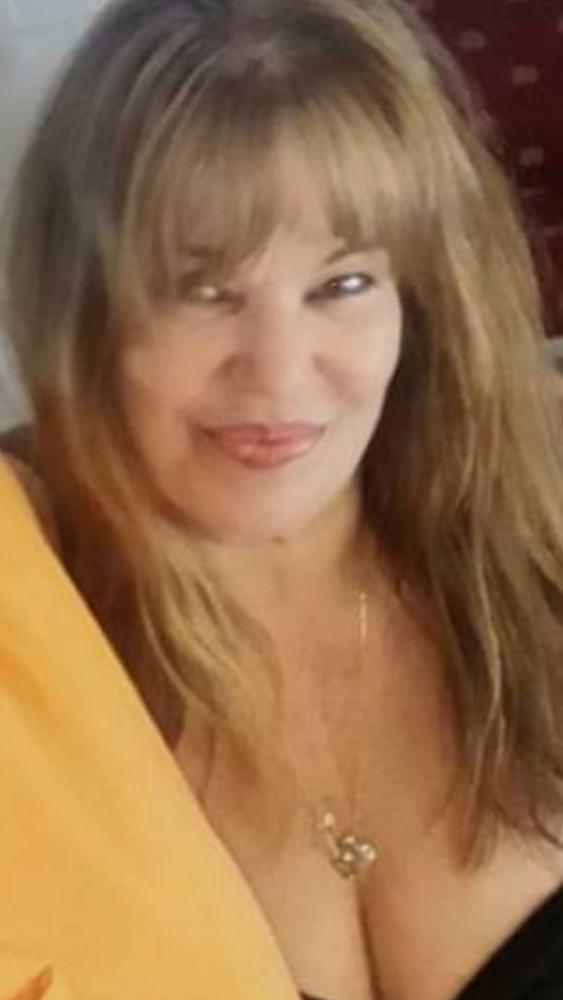 25P Granny Cleavage 21