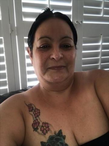25P Granny Cleavage 21