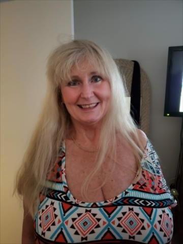 25P Granny Cleavage 21