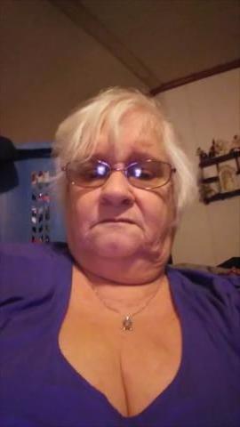 25P Granny Cleavage 21
