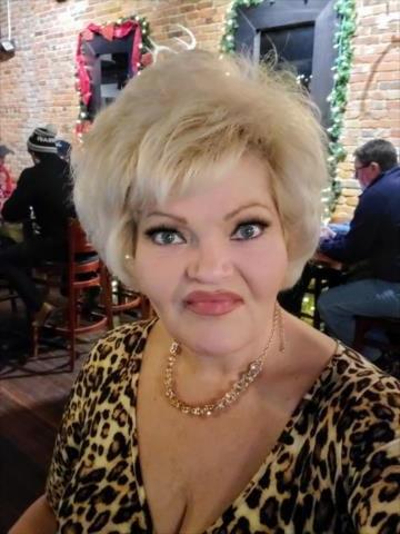 25P Granny Cleavage 21