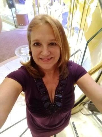 25P Granny Cleavage 21