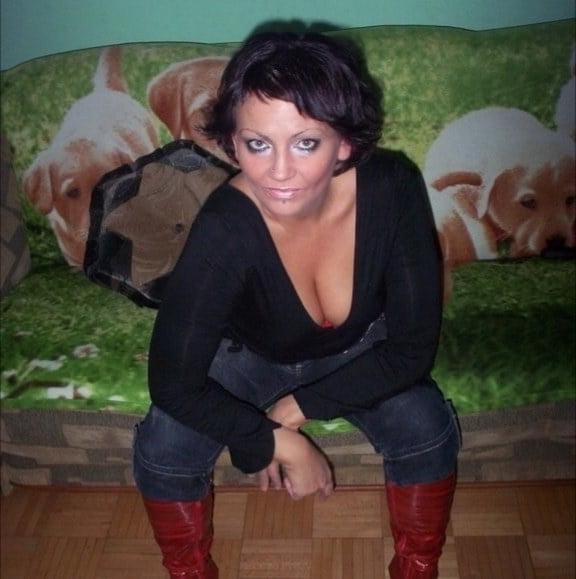 25P Granny Cleavage 21