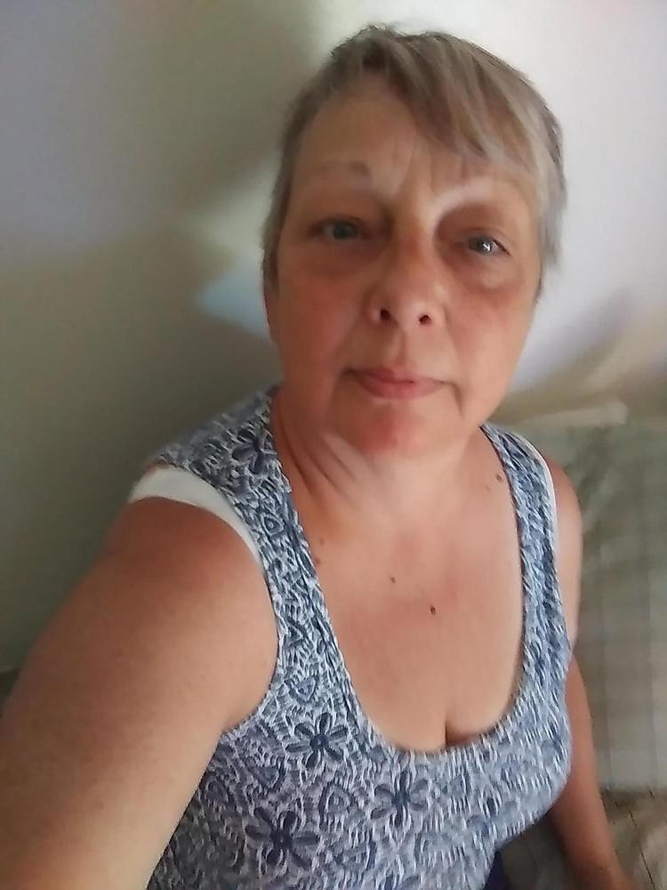 25P Granny Cleavage 21