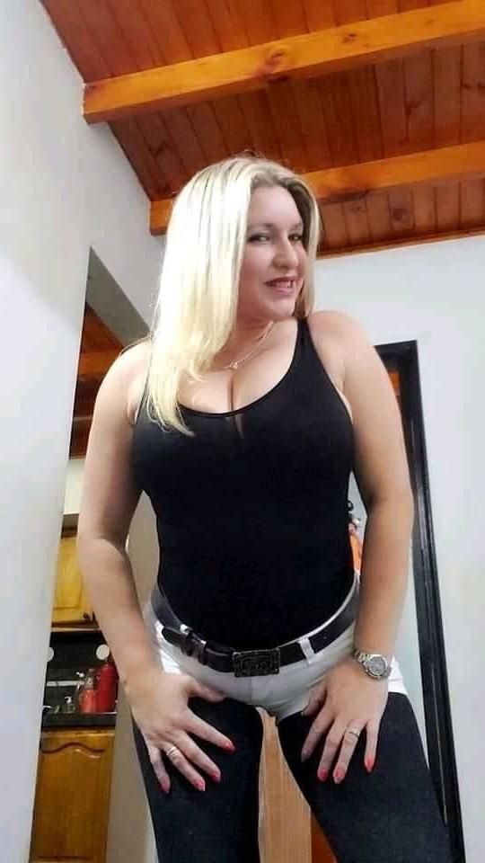 25P Granny Cleavage 21