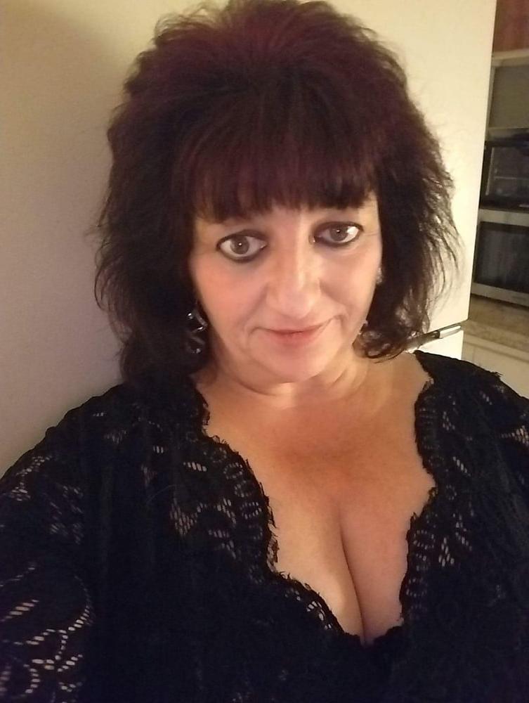 25P Granny Cleavage 21