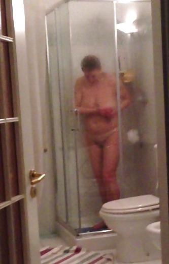 8P Shower unsuspecting