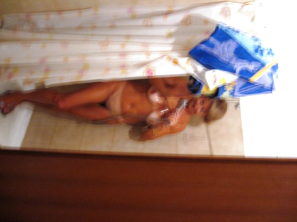 8P Shower unsuspecting