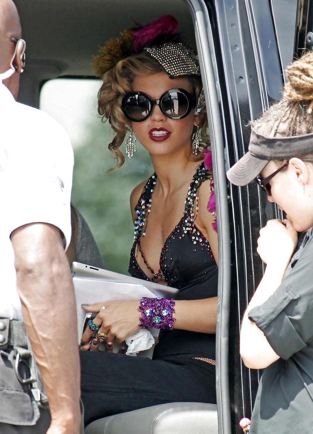 25P Beautiful Celebs Nipple Slip by TROC