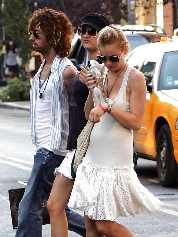 25P Beautiful Celebs Nipple Slip by TROC