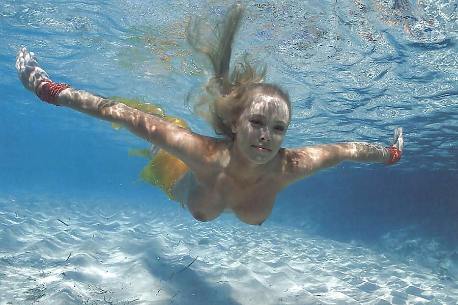 25P Underwater fun