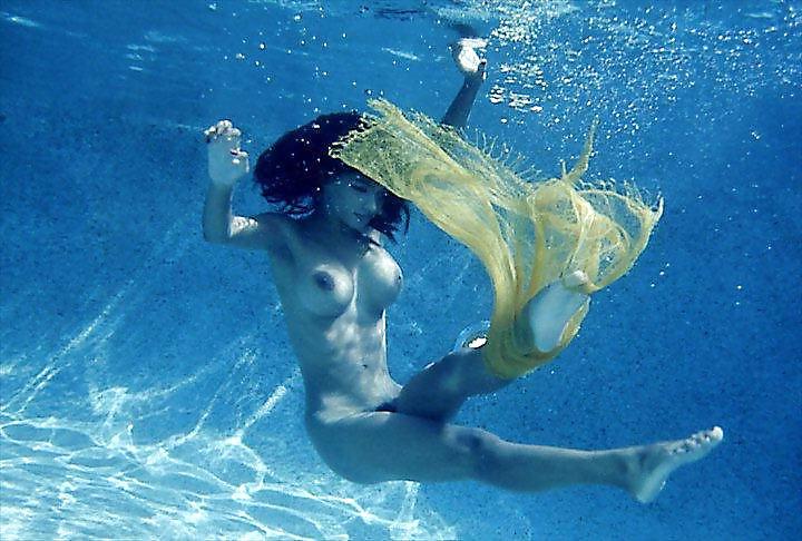 25P Underwater fun
