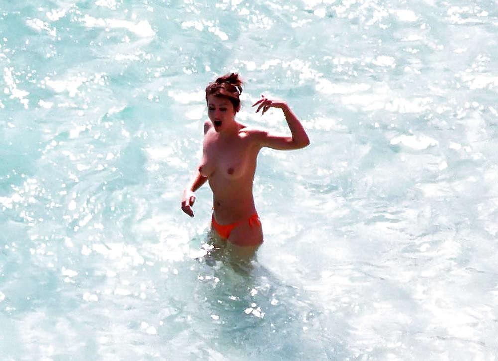 13P Elizabeth hurley nude post by tintop