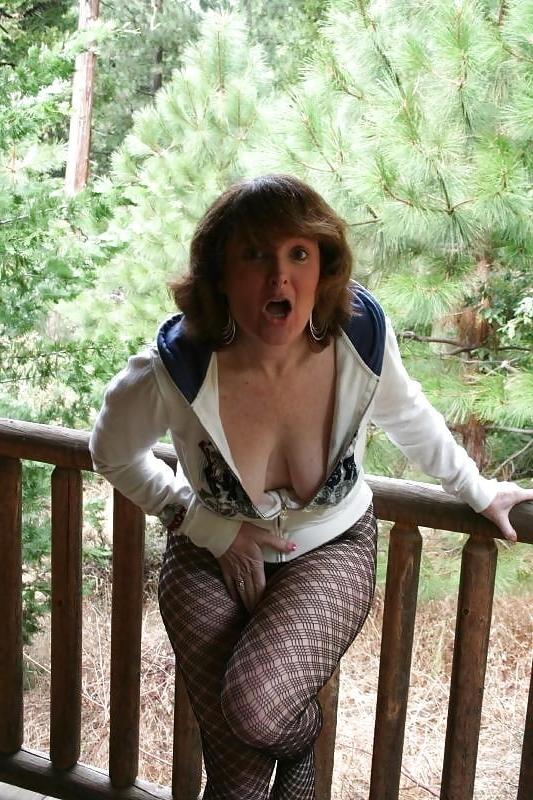 25P Deep Cleavage 03