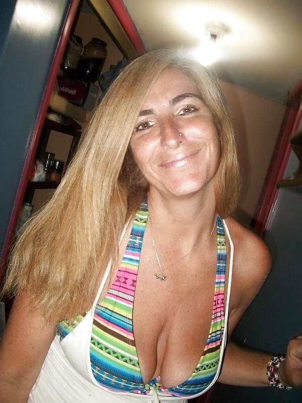 25P Deep Cleavage 03