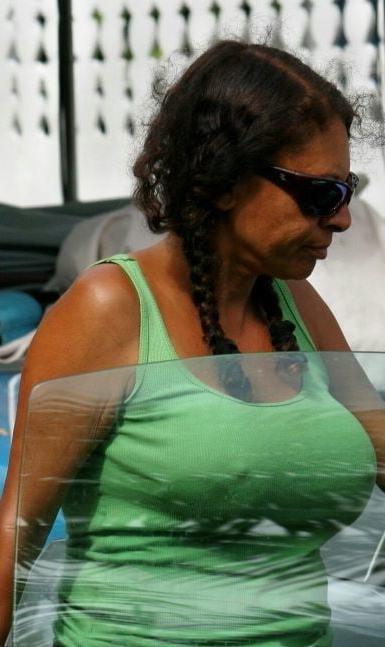 20P Mature ladies braless cleavage pokies 118