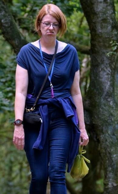 20P Mature ladies braless cleavage pokies 115