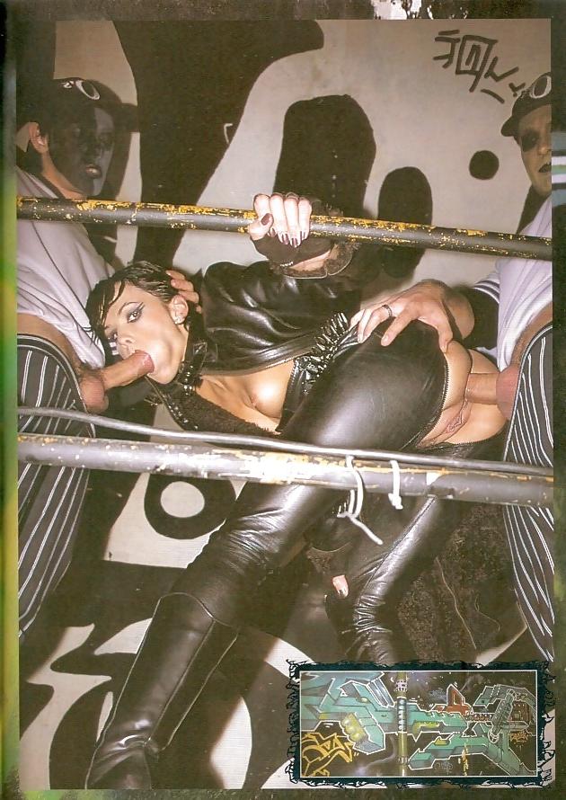 17P Julia Crow - Gang Me Up (Susi Medusa fetish gothic style)