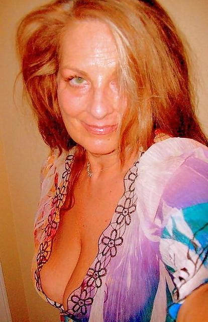 25P Deep Cleavage 04
