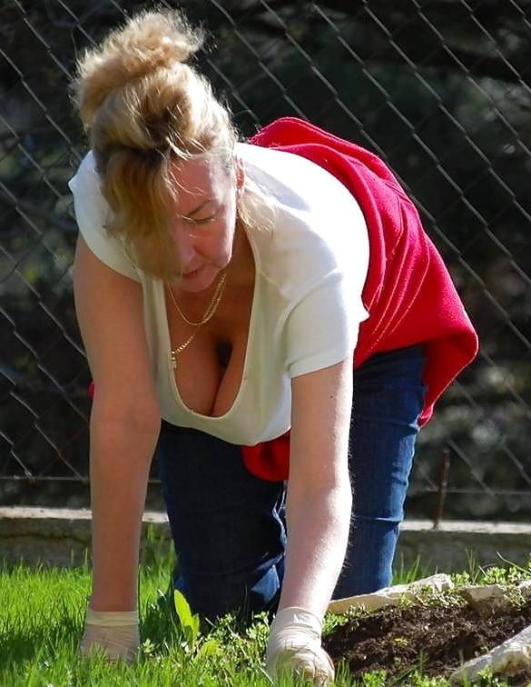 25P Deep Cleavage 04