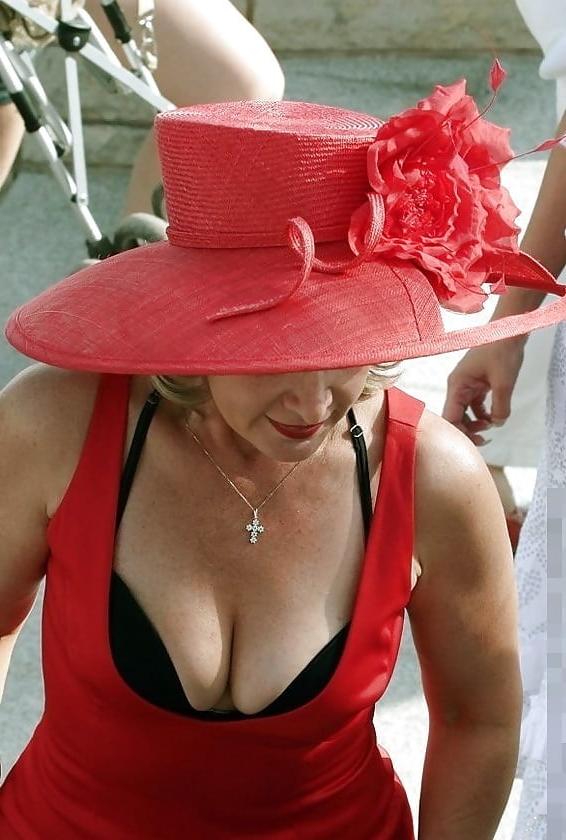 25P Deep Cleavage 04