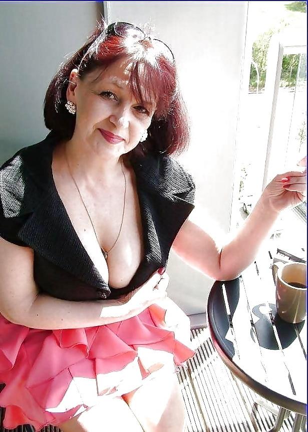 25P Deep Cleavage 02