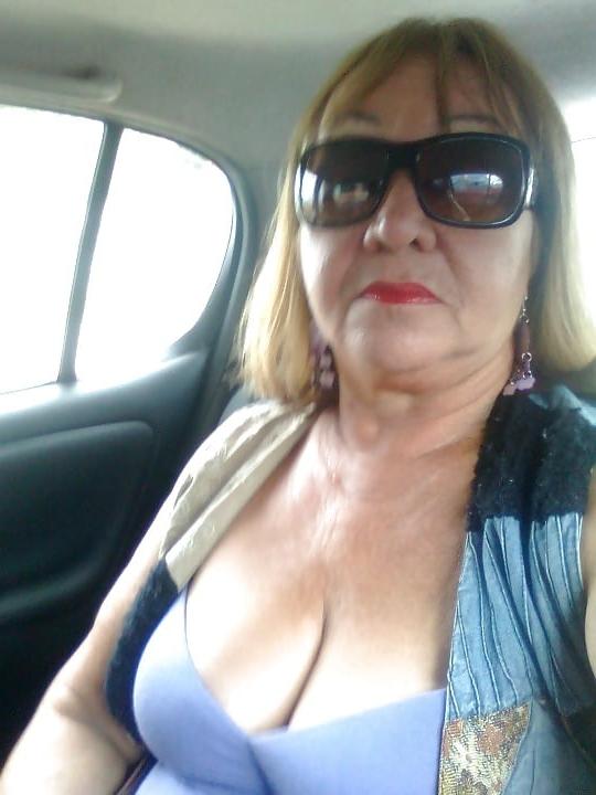 25P Deep Cleavage 02