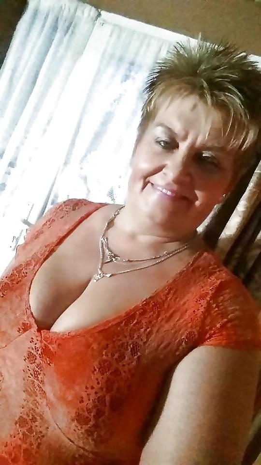 25P Deep Cleavage 02