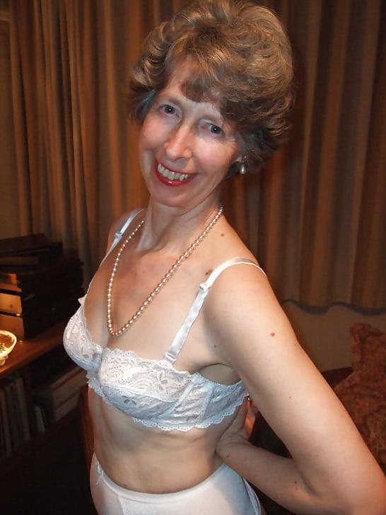 25P Deep Cleavage 02