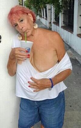 18P Mature ladies braless cleavage pokies 120