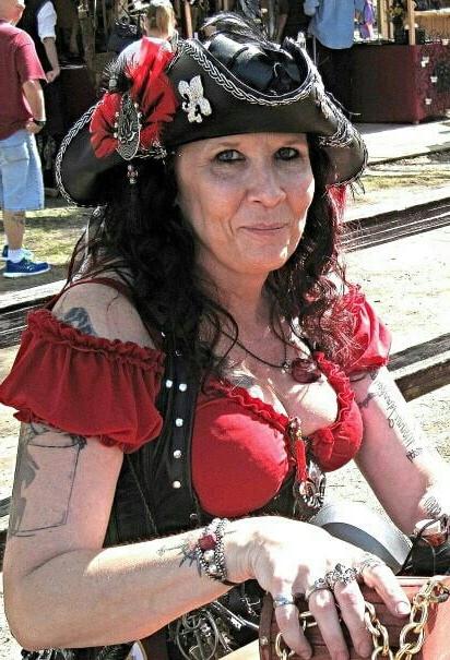 20P Mature ladies braless cleavage pokies 116