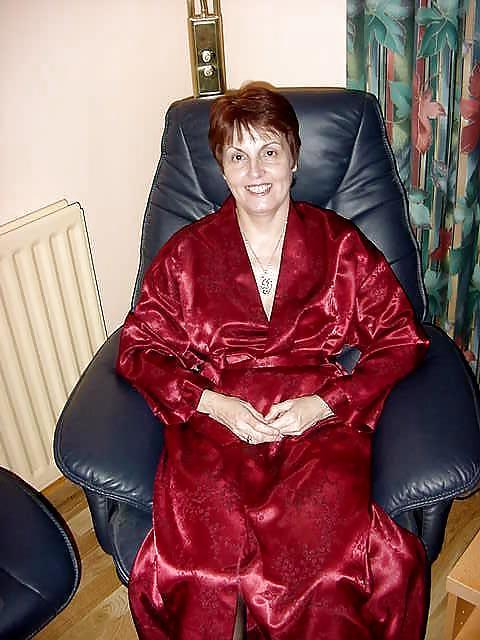 9P Hot  slut granny in red