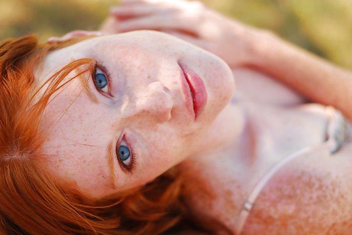 21P Classy Redhead Models